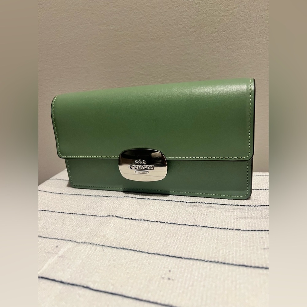 Coach Eliza Flap Crossbody/Clutch, like new R$298 - Picture 10 of 16